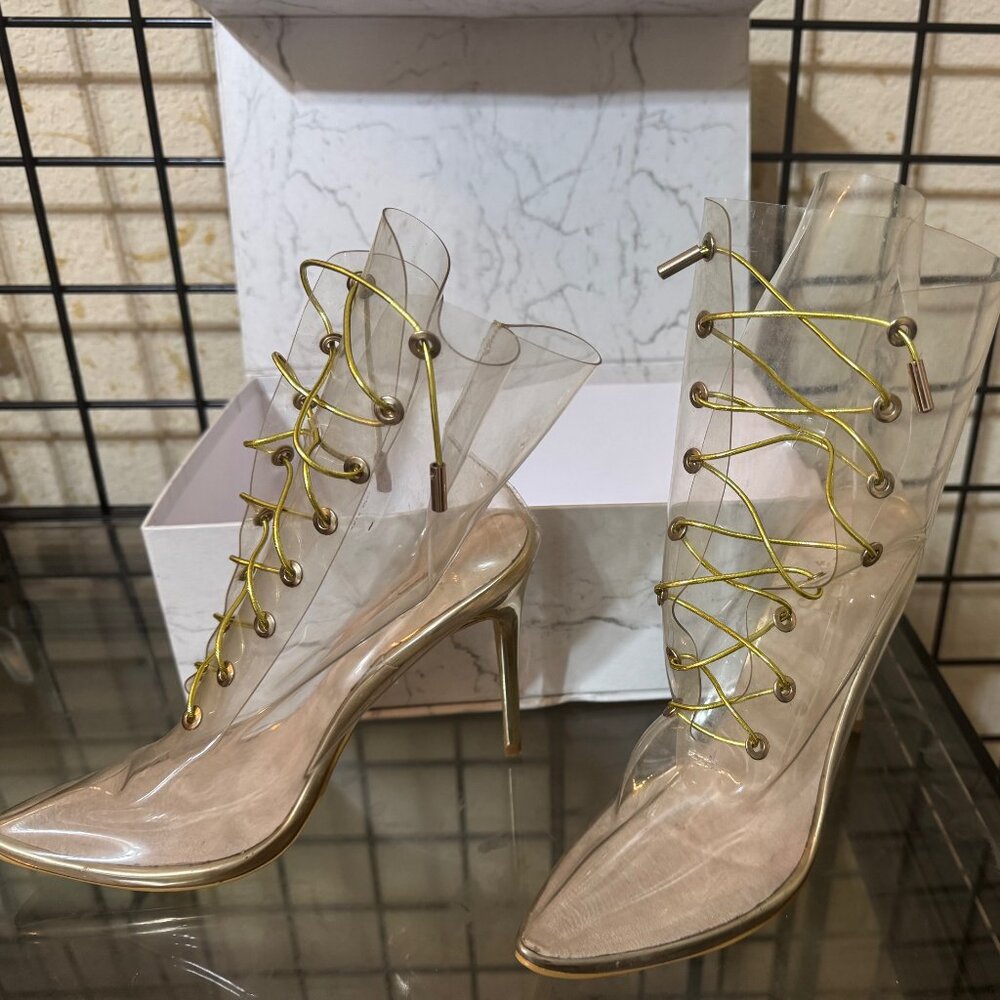 NEW NWT Jessica Rich clear pvc Cinderella boot w/gold trim Plush 4 in heel Sz: 6